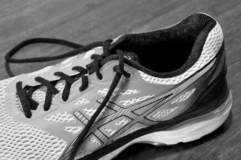 running shoe extra hole step 4 - VOF Studio